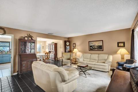 1065 Raintree Lane, Palm Beach Gardens FL - photo 12 of 29