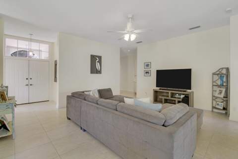 7508 SE Autumn Lane, Hobe Sound FL - photo 9 of 54