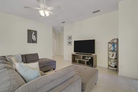 7508 SE Autumn Lane, Hobe Sound FL - photo 12 of 54