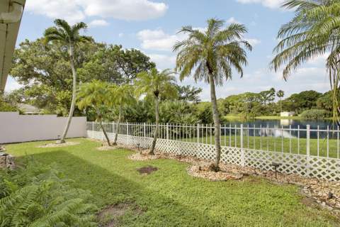7508 SE Autumn Lane, Hobe Sound FL - photo 7 of 54