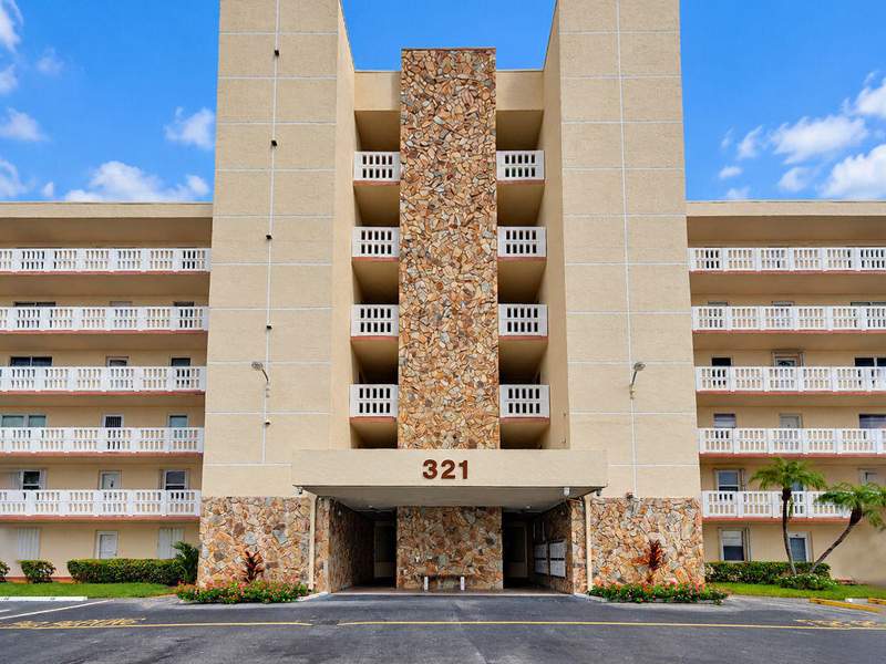 2 bedroom Condominium at 321 SE 3rd Street #302, Meadowbrook Lakes View, Dania Beach — photo 2