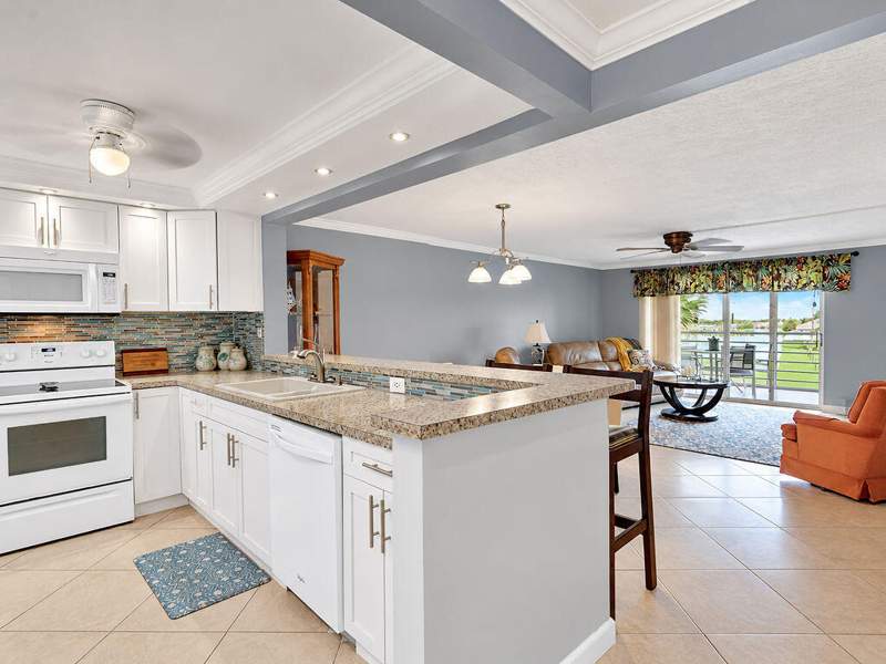 2 bedroom Condominium at 321 SE 3rd Street #302, Meadowbrook Lakes View, Dania Beach — photo 3