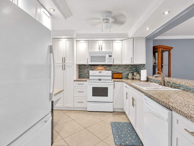 2 bedroom Condominium at 321 SE 3rd Street #302, Meadowbrook Lakes View, Dania Beach — photo 4