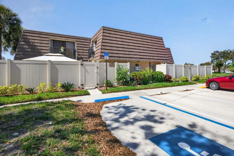 2 bedroom Townhouse at 7811 78th Way, Heritage Village Of P B Lakes, West Palm Beach — photo 2