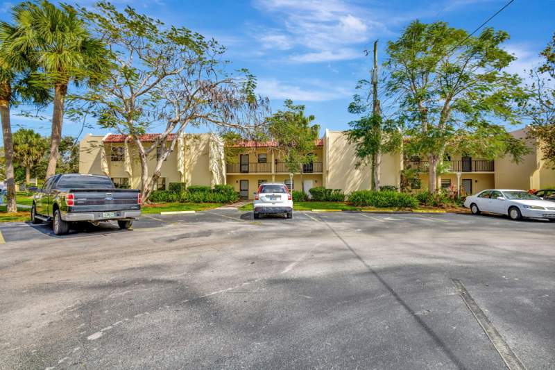 2 bedroom Condominium at 2050 Oleander Avenue #2-106, Island House Condominium Phase I, Fort Pierce — photo 2