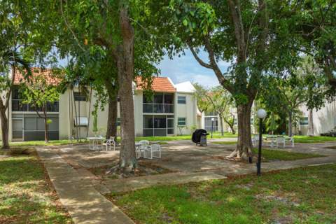 1428 SE 4th Avenue #107, Deerfield Beach FL - photo 7 of 10
