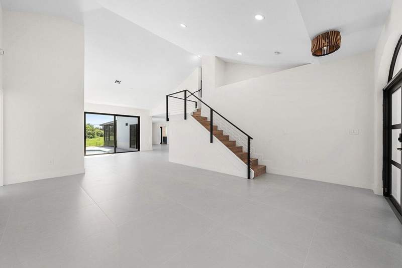 5 bedroom Single Family Residence at 7548 Fairway Trail, Hidden Valley Sec 4, Boca Raton — photo 5