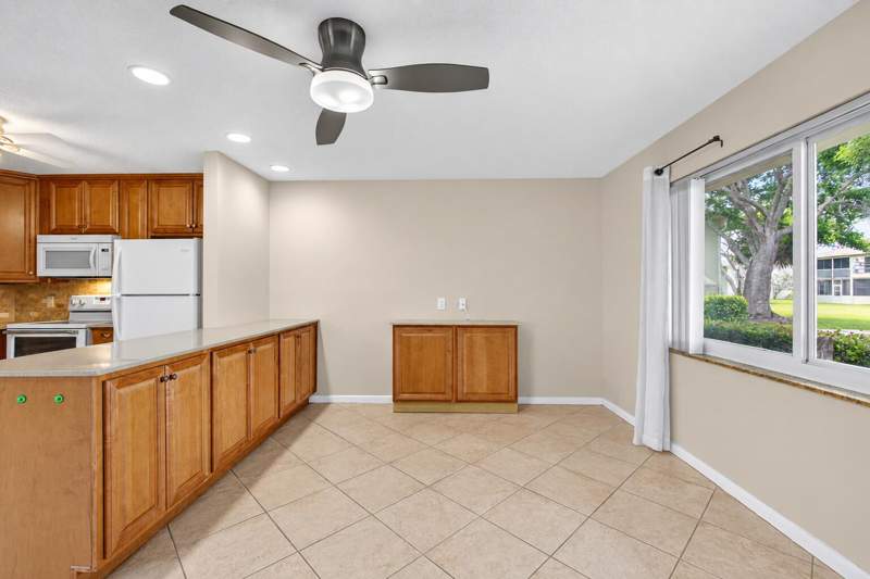 1 bedroom Condominium at 221 Coventry J, Coventry Condo, West Palm Beach — photo 3