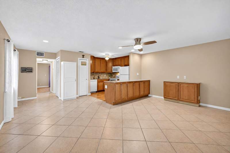 1 bedroom Condominium at 221 Coventry J, Coventry Condo, West Palm Beach — photo 5