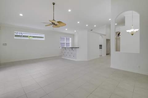 6815 SE Twin Oaks Circle, Stuart FL - photo 10 of 38
