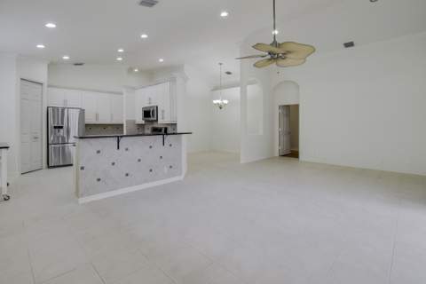 6815 SE Twin Oaks Circle, Stuart FL - photo 12 of 38