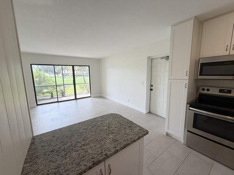 1 bedroom Condominium at 1112 Green Pine Boulevard #F1, Palm Club Village II Condo, West Palm Beach — photo 2