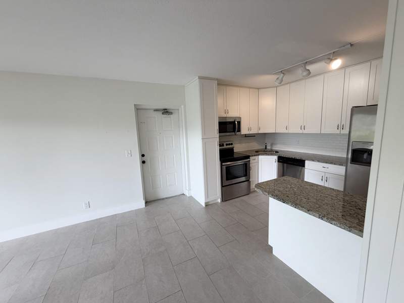 1 bedroom Condominium at 1112 Green Pine Boulevard #F1, Palm Club Village II Condo, West Palm Beach — photo 4