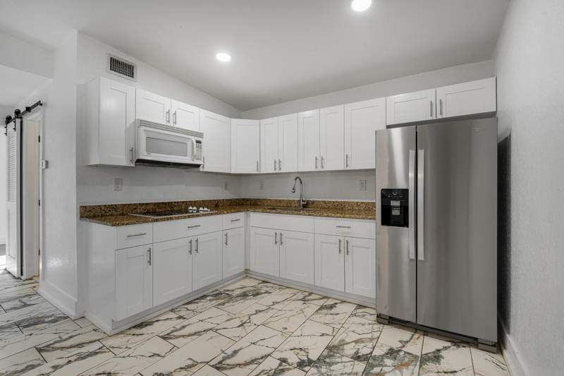 3 bedroom Single Family Residence at 130 Plum Tree Drive, San Castle 1st And 2nd Adds, Lake Worth — photo 3