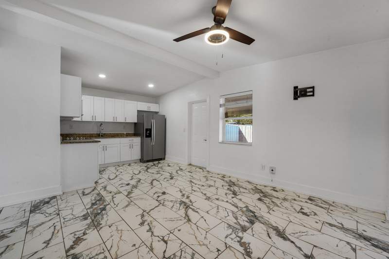 3 bedroom Single Family Residence at 130 Plum Tree Drive, San Castle 1st And 2nd Adds, Lake Worth — photo 5