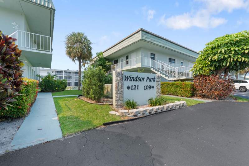 2 bedroom Condominium at 109 Wettaw Lane #101, Windsor Park North Condominiums, North Palm Beach — photo 2