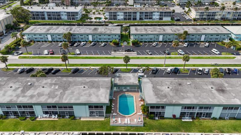 2 bedroom Condominium at 109 Wettaw Lane #101, Windsor Park North Condominiums, North Palm Beach — photo 4