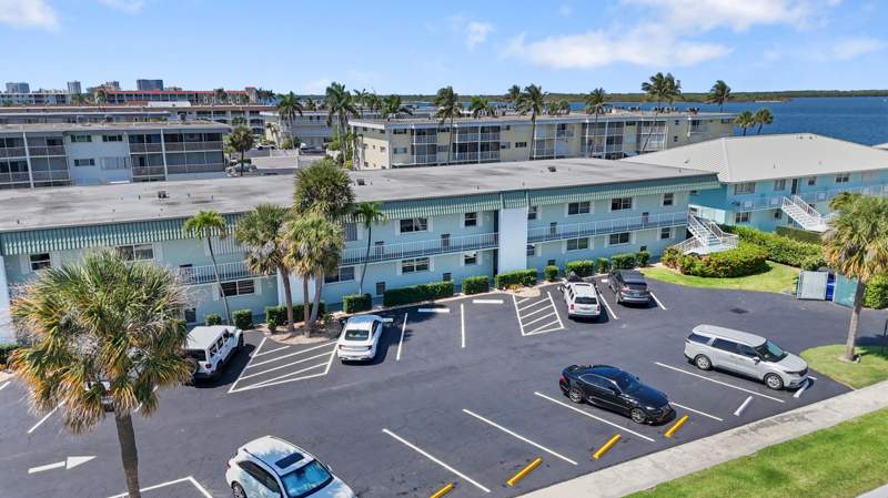 2 bedroom Condominium at 109 Wettaw Lane #101, Windsor Park North Condominiums, North Palm Beach — photo 5