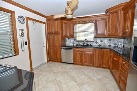 109 Wettaw Lane #101, North Palm Beach FL - photo 9 of 29