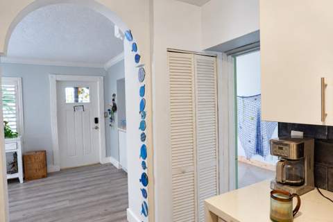 2574 NE 14th Terrace, Pompano Beach FL - photo 7 of 17