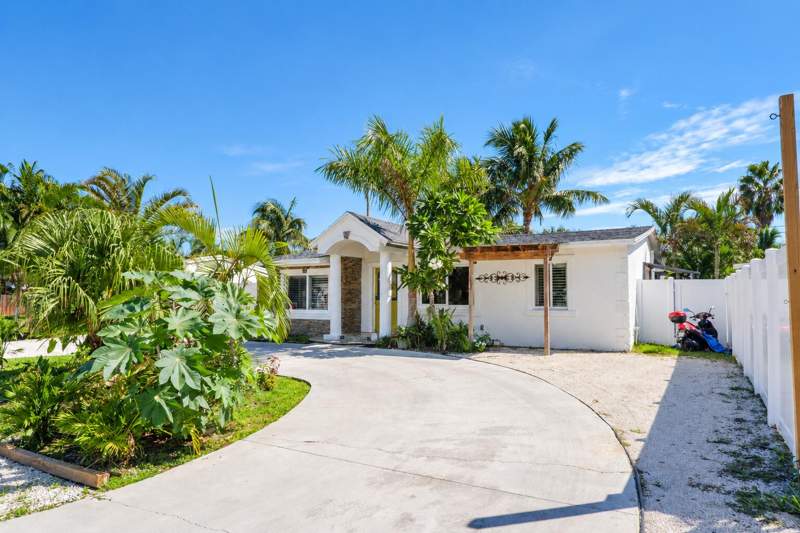 3 bedroom Single Family Residence at 2574 NE 14th Terrace, Collier Manor First Add, Pompano Beach — photo 2