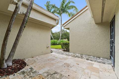 15 Tournament Boulevard, Palm Beach Gardens FL - photo 8 of 57