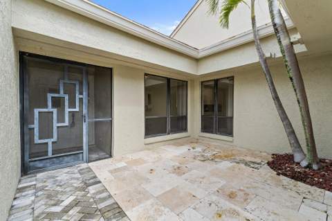 15 Tournament Boulevard, Palm Beach Gardens FL - photo 9 of 57