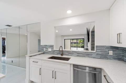 15 Tournament Boulevard, Palm Beach Gardens FL - photo 20 of 57
