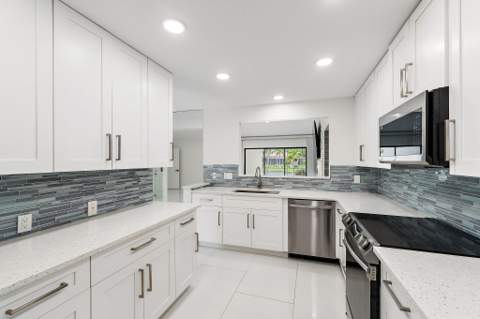 15 Tournament Boulevard, Palm Beach Gardens FL - photo 21 of 57