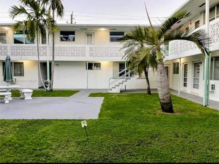 1 bedroom Stock Cooperative at 1717 Rodman Street #18, Rodman Gardens, Hollywood — photo 2