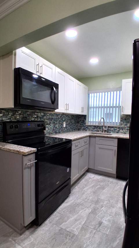 2010 Fillmore Street #303, Hollywood FL - photo 11 of 27