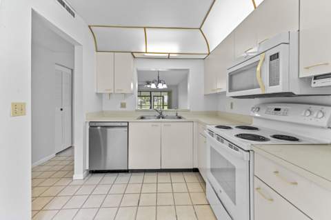 3385 Lucerne Park Drive, Greenacres FL - photo 11 of 28