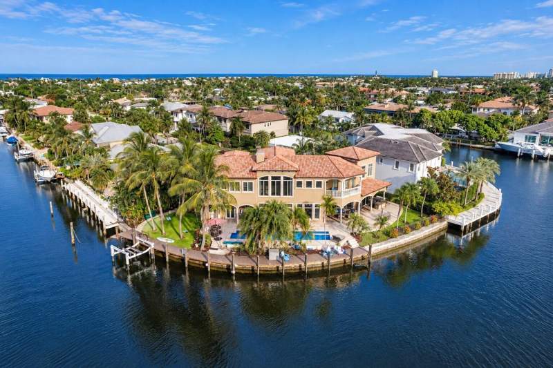 6 bedroom Single Family Residence at 2311 NE 35th Street, Lighthouse Point 6th Sec, Lighthouse Point — photo 2
