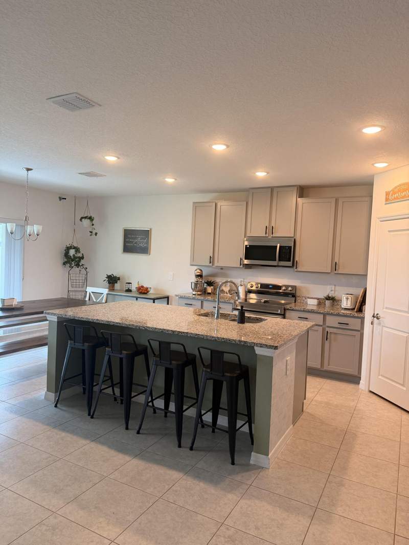 6 bedroom Single Family Residence at 590 SE Faith Terrace, Port St Lucie Section 3, Port St. Lucie — photo 2