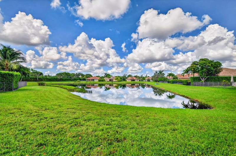 5 bedroom Single Family Residence at 9070 Winterhaven Circle, Pioneer Trail Pud, West Palm Beach — photo 3