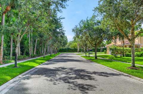 9070 Winterhaven Circle, West Palm Beach FL - photo 7 of 41