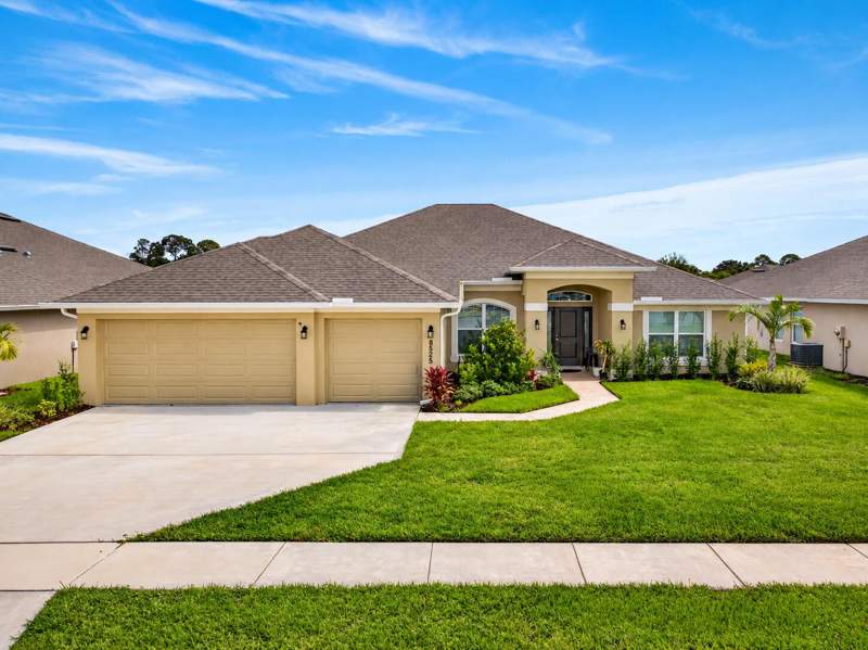 4 bedroom Single Family Residence at 8525 Waterstone Boulevard, Waterstone Phase One, Fort Pierce — photo 2