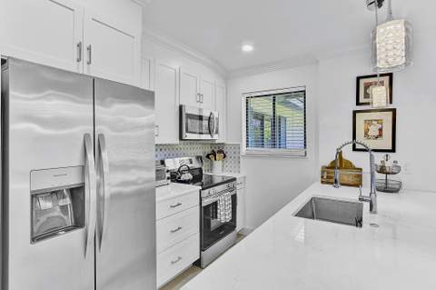 106 Club Drive, Palm Beach Gardens FL - photo 8 of 22
