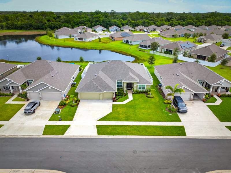 4 bedroom Single Family Residence at 8525 Waterstone Boulevard, Waterstone Phase One, Fort Pierce — photo 3