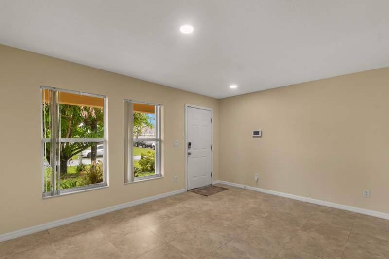 4 bedroom Single Family Residence at 1961 SW Diamond Street, Port St Lucie Section 11, Port St. Lucie — photo 2
