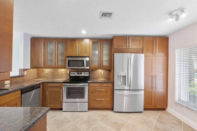 3 bedroom Townhouse at 7374 NW 61st Terrace, Parkland Terraces, Parkland — photo 2