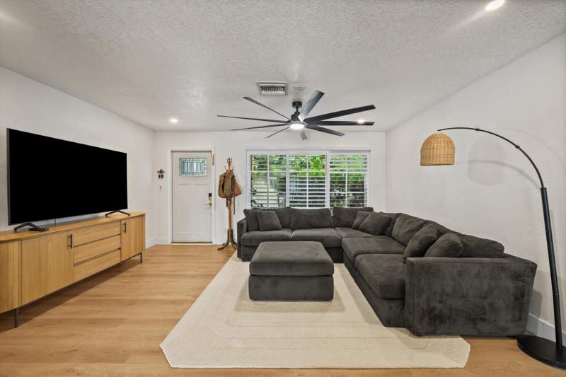 2 bedroom Single Family Residence at 160 SE 9th Street, Cypress Harbor 4th Sec, Pompano Beach — photo 5