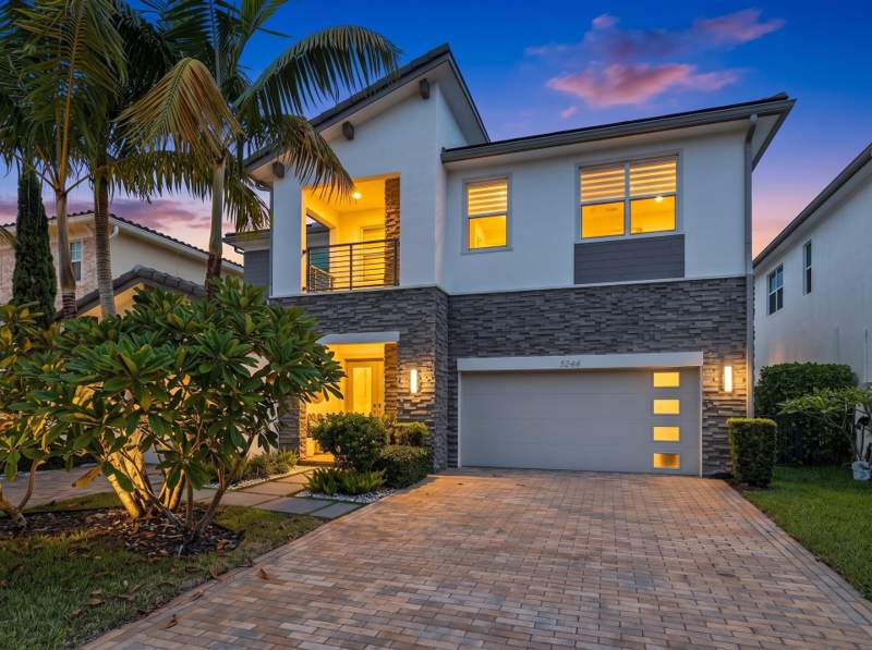 4 bedroom Single Family Residence at 5244 Beland Drive, Andalucia, Lake Worth — photo 2