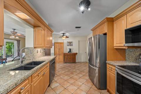 9704 NW 67th Street, Tamarac FL - photo 8 of 47