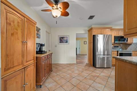 9704 NW 67th Street, Tamarac FL - photo 11 of 47