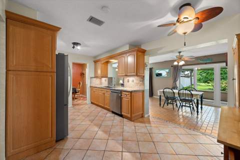 9704 NW 67th Street, Tamarac FL - photo 9 of 47
