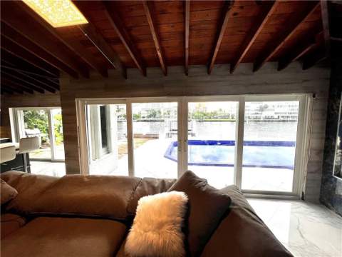 720 NE 28th Avenue, Pompano Beach FL - photo 10 of 36