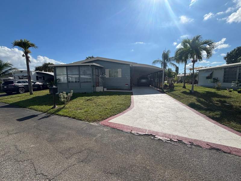 3 bedroom Manufactured Home at 570 NE 47th Court, Breeze Hill Resort Mobile Home Park, Deerfield Beach — photo 2