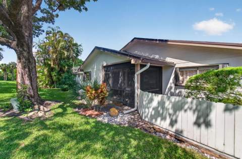 4 Fawlkland Circle, Boynton Beach FL - photo 19 of 24