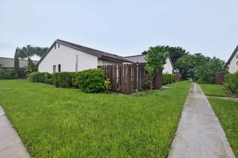 3402 Waterview Circle #B, Palm Springs FL - photo 6 of 41